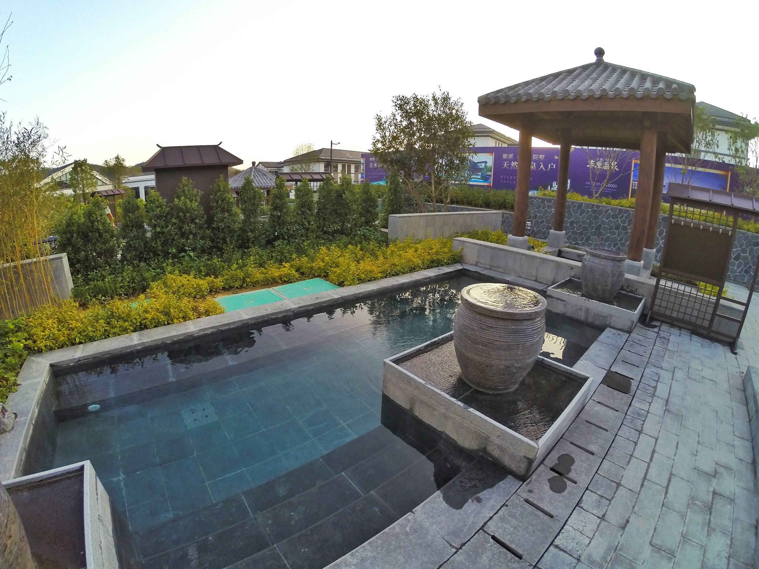 韶关仁化丹霞丰源温泉酒店两天一夜套餐徽派建筑住宿1晚农家自助早餐