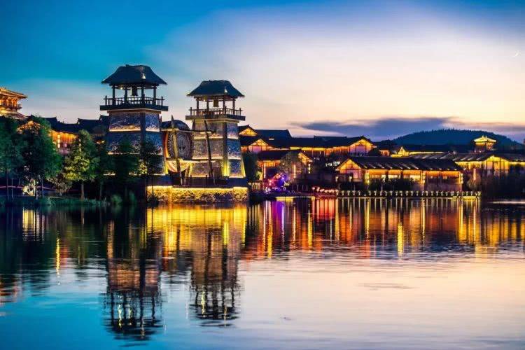 【开年钜惠·买票送房】虫二雅致房(带浴缸) 双人自助早餐 东方盐湖城