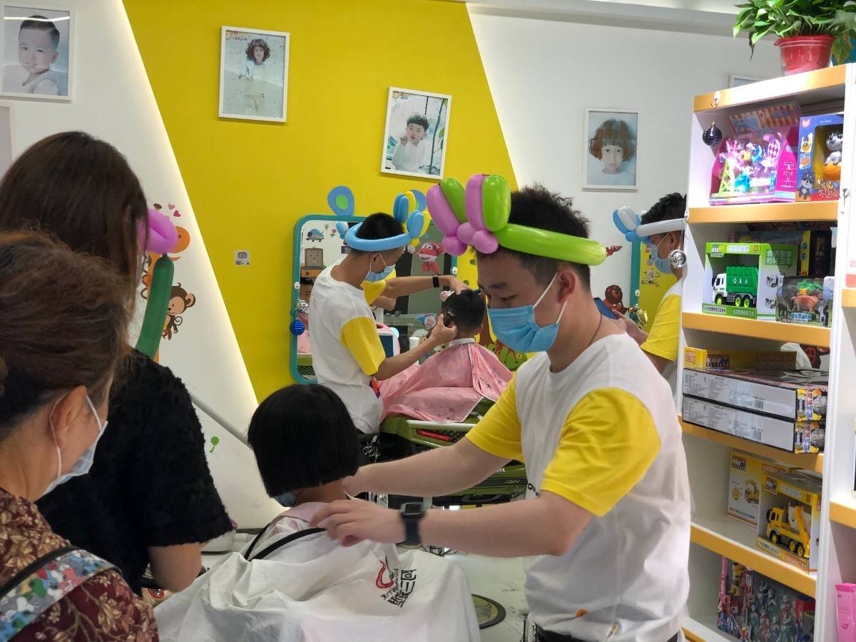 千祥中心幼儿园开展“我是小小理发师”体验活动